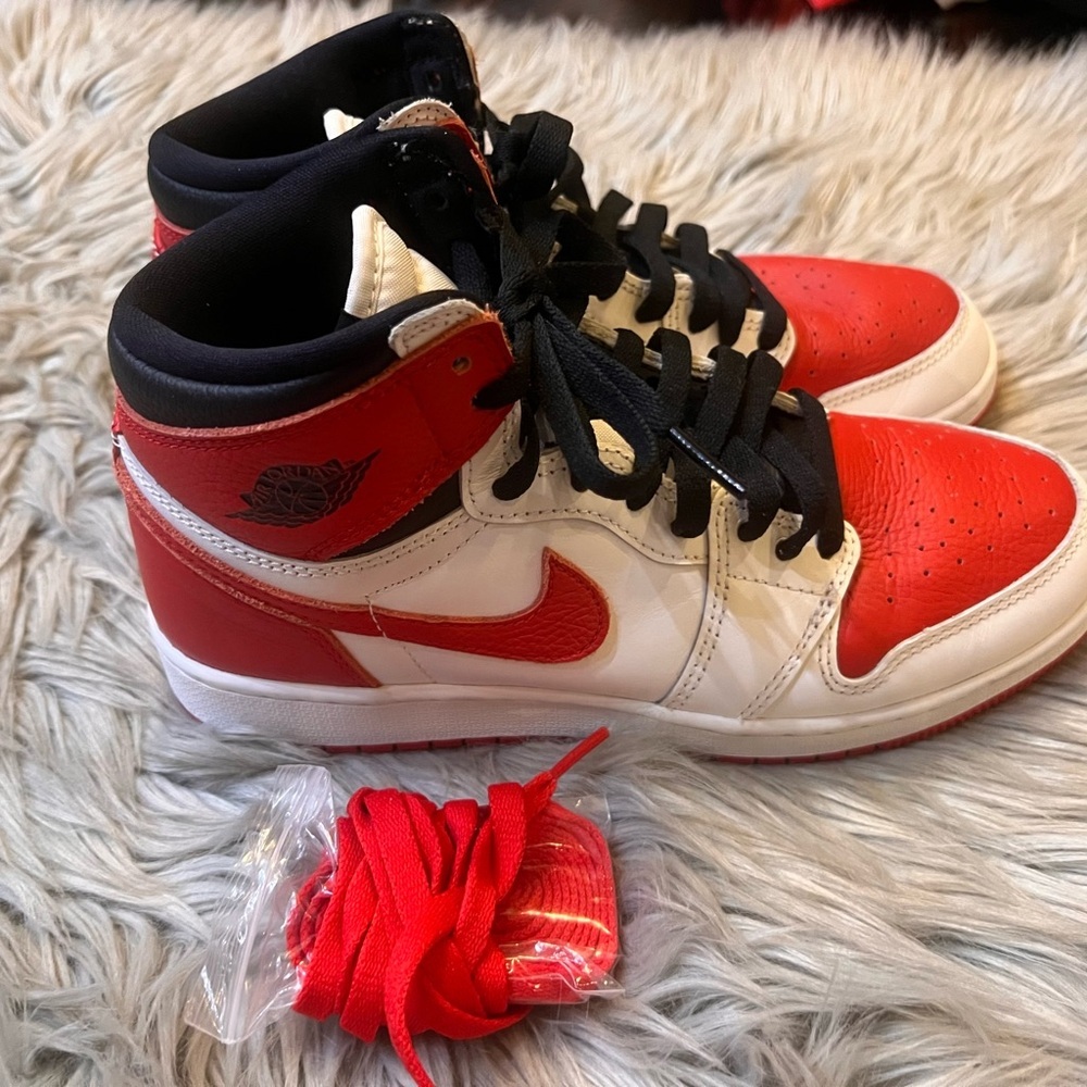 Like new Nike Air Retro High OG Jordan heritage sneakers - Picture 4 of 7
